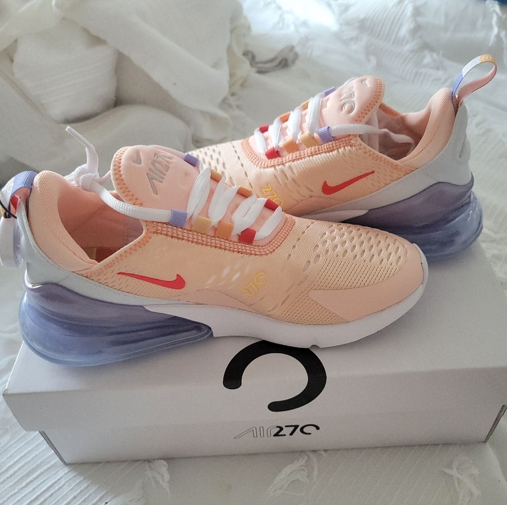 NIKE 270 Women's Running Sneakers
